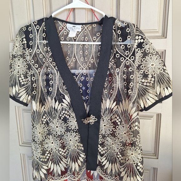 Sheena Party Top Brooch Clasp SzM Short Sleeves Gold Lace Black Collar Very Nice - Picture 1 of 7